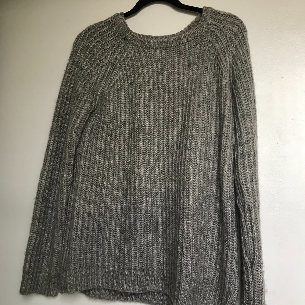 Forever 21 Gray Sweater size Medium